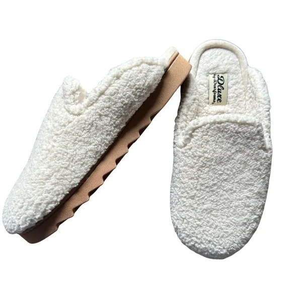 Dearfoams Women's Cream Memory Foam Slippers - Image 5