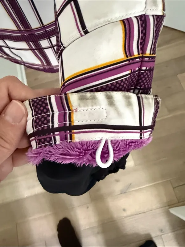 Ski Plaid Hooded Snow Jacket in Purple & White - Image 8