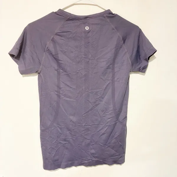Lululemon Purple Swiflty Tech Seamless Short Sleeve Size 6 Athletic Workout - Image 4