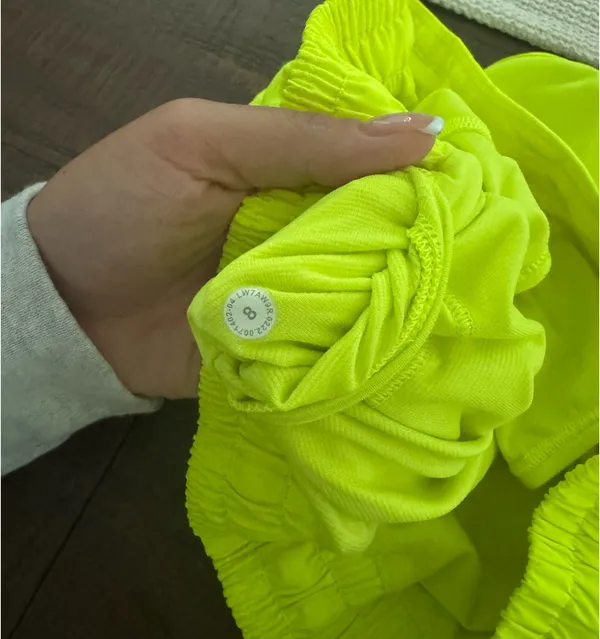 Lululemon Shorts Hotty Hot - Image 4