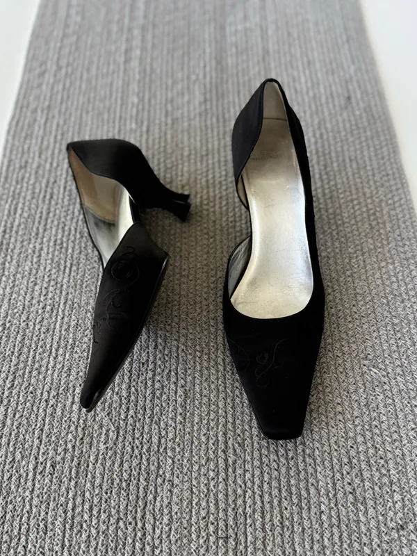 Vintage 90s Anne Klein Black Embroidered Pointed Toe D’Orsay Kitten Heels Sz 9.5 - Image 3