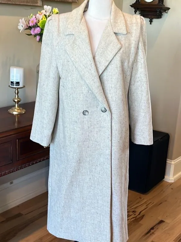 Vintage Women's Long Speckled Beige Coat Size 8 - Image 10