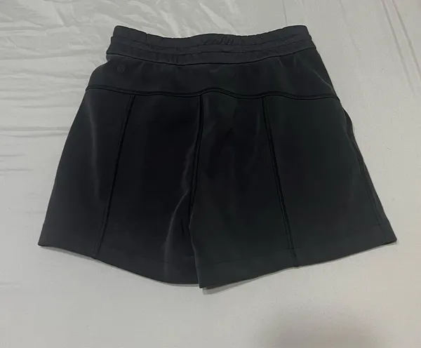 Lululemon Softstreme Shorts 4" - Image 3