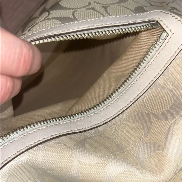 Coach Cream Signature Monogram Crossbody/ Shoulder Bag - Image 13
