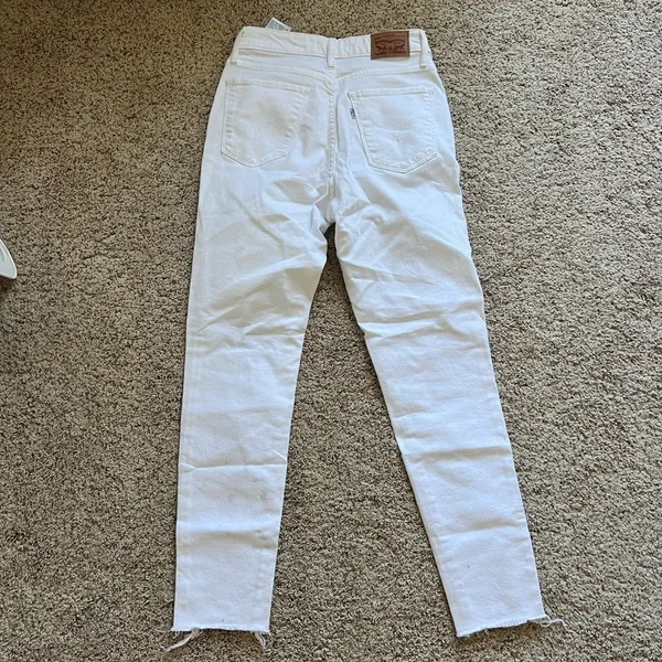 Brand new white Levi’s jeans - Image 2