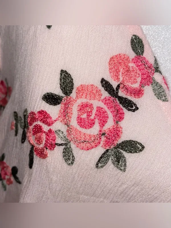 Miss Me Womens Size M NWT Pink Embroidered Rose Blouse Flutter Sleeve V-Neck Top - Image 4