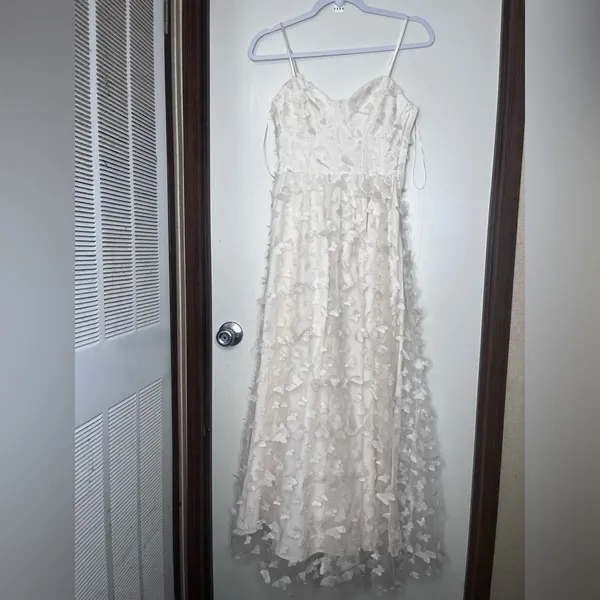 Thirty Thirty Elegant Cream Maxi Dress with Floral Accents - Image 3