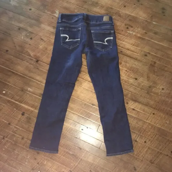 American Eagle size 2 artist cropped dark wash jeans - Image 3