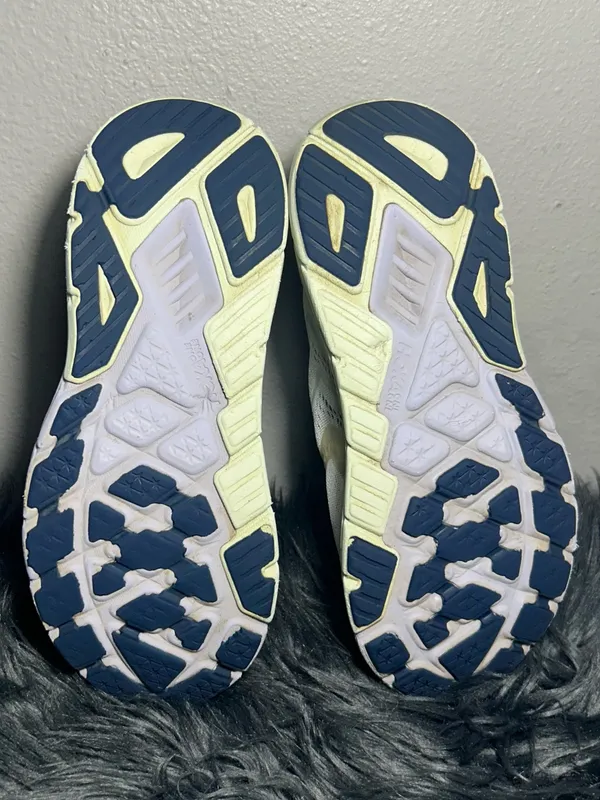 Hoka One One Arahi 5 Running Shoes White Sneaker Size 9.5B - Image 8