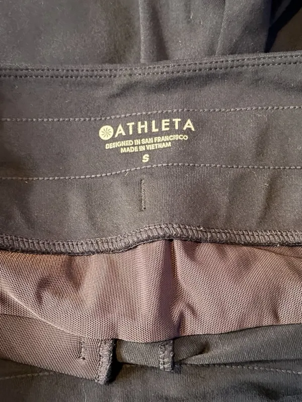 Athleta Metro Stash Athletic Shorts Black Women's Size S Mesh Detail Back Pocket - Image 3
