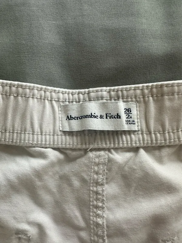 Abercrombie Women's Cream Relaxed Cargo Pants - Image 7