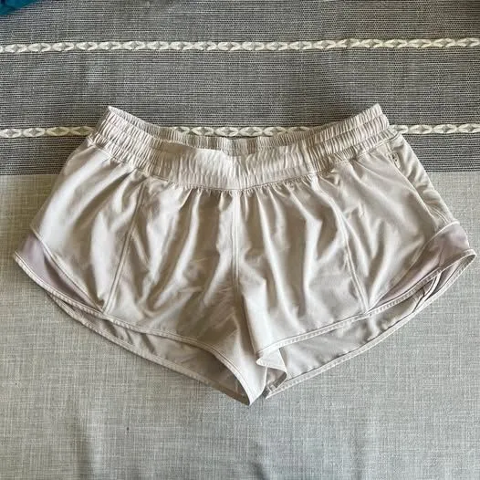 Lululemon Hotty Hot Low Rise Lined Shorts 2.5" Bone Size 10 - Image 2
