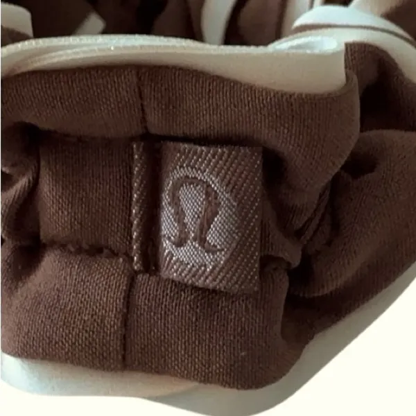 Lululemon Light Locks Scrunchie Skinny  Roasted NEVER WORN - Image 6