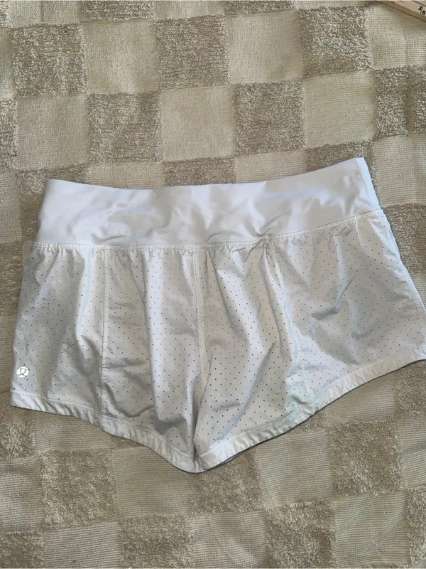 Lululemon Final Lap Short (2.5")
White size 8 - Image 5