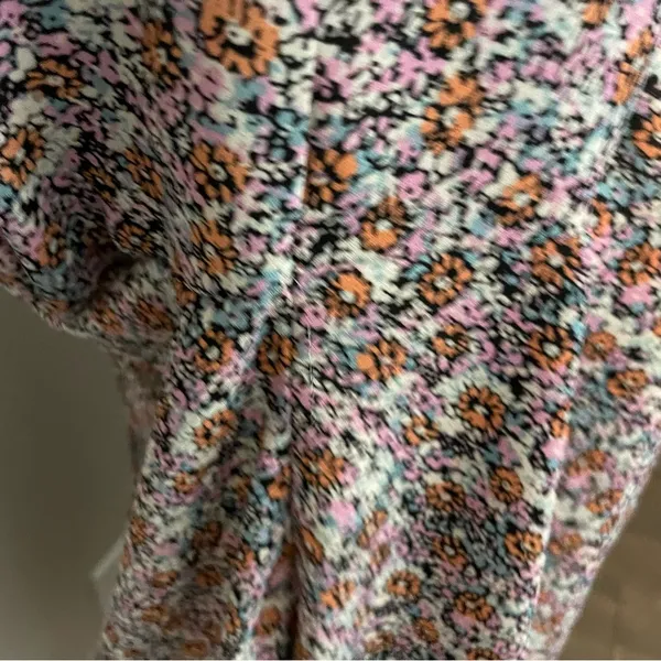 Rose & Olive Top Tunic Floral Split Neckline 3/4 Sleeve Smocking Pink Blue White - Image 8