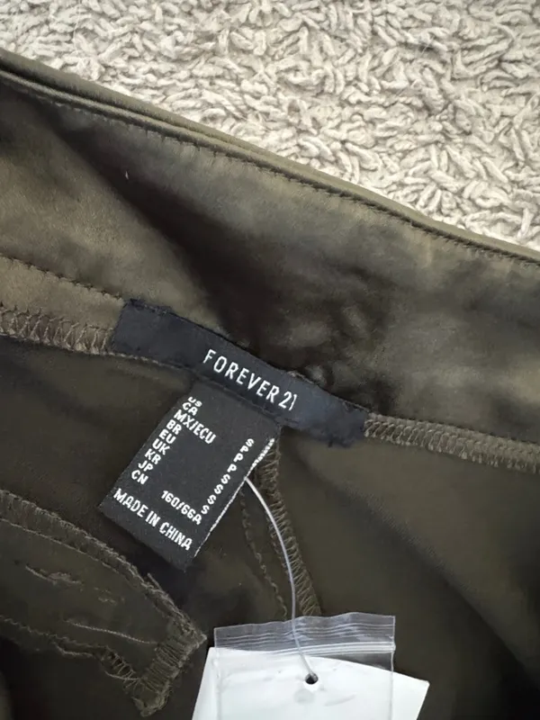 Forever 21 Olive Green Flared Shorts with Pockets / BB7 - Image 3
