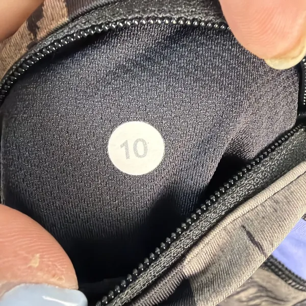 Women's‎ Lululemon Size 10 Inspire Crop Athletic Leggings - Image 2