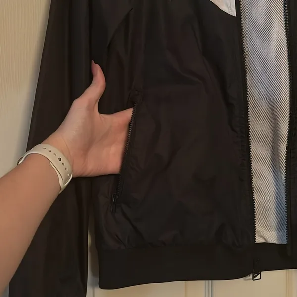 Nike Windbreaker size medium - Image 4