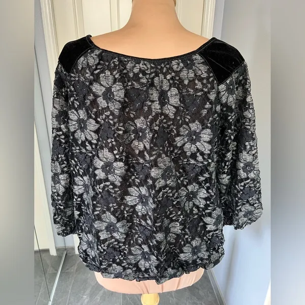 Max Edition Women's Black Lace Overlay Velvet Pullover‎ Top Size XL Whimsigoth - Image 4