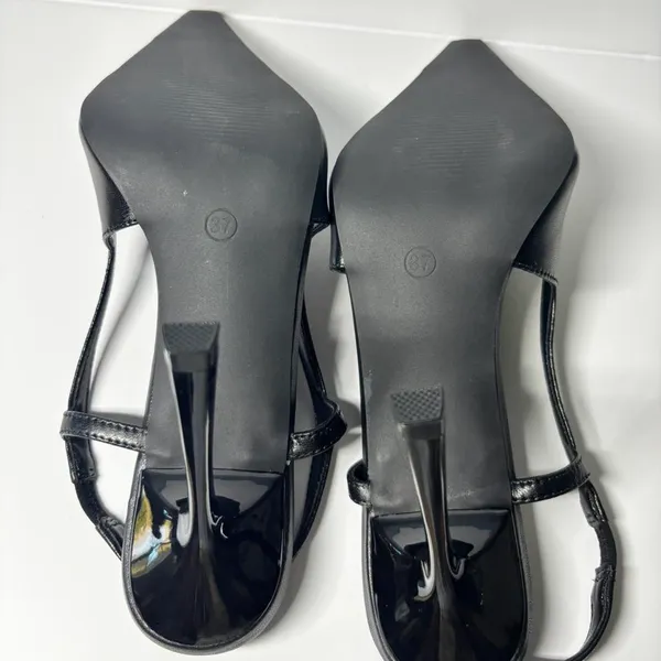 Elegant Women's Metal Pointed Stiletto Heels - Image 5