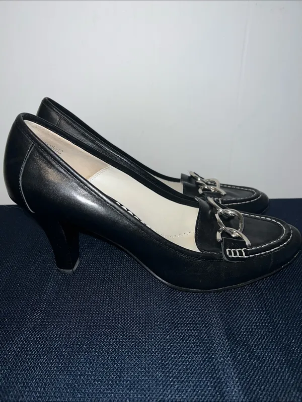 Anne Klein Black Leather Loafers with Silver Chain Accent 9 1/2M - Image 4