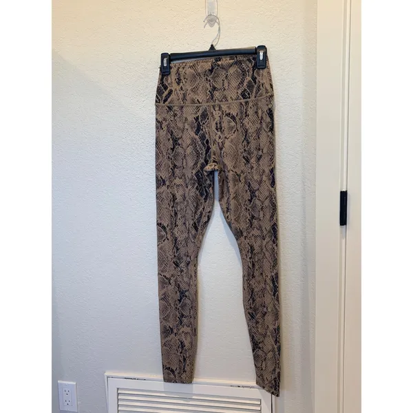 Alo Yoga High Waist Snakeskin Vapor Leggings Tan Black Animal Print Size M - Image 6