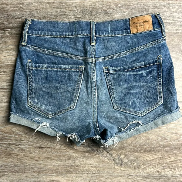 Abercrombie & Fitch Distressed Denim Short Shorts Size 2 - Image 2