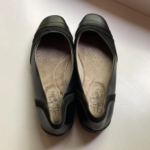 LifeStride Soft System Flats Black Shiny and‎ Suede Accents Neutral Slip On 7 - Image 6
