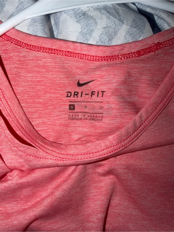 Nike Coral-Pink Athletic Tank Top - Image 5
