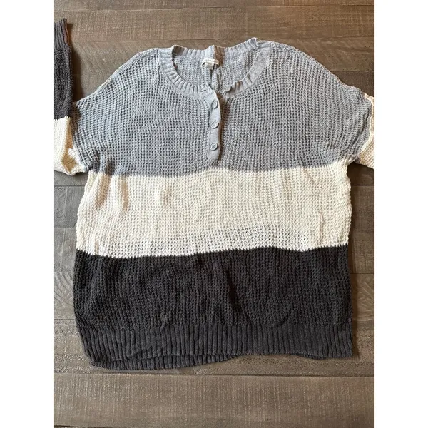 American Eagle Women's color-block gray white black waffle-knit henley sweater S - Image 3