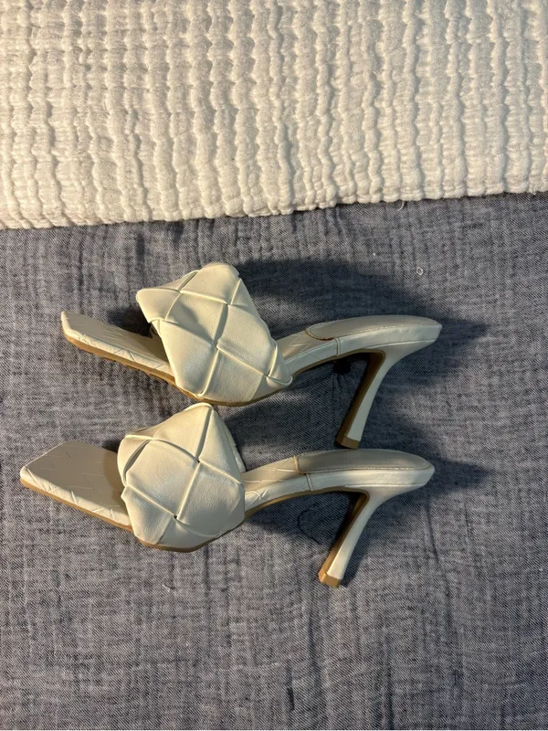 White woven leather stiletto size 7 - Image 3