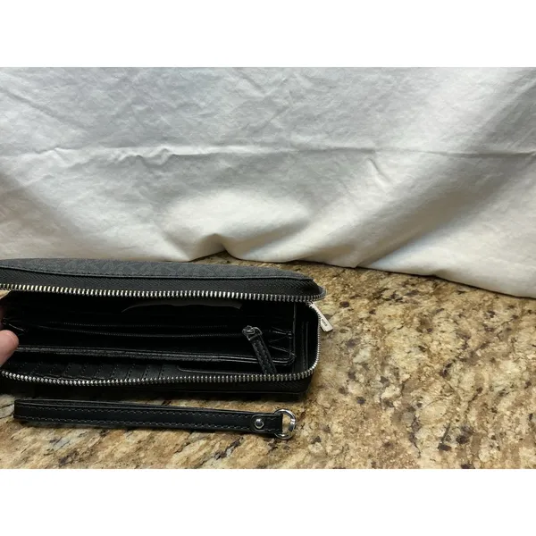 Michael Kors Jet Set Travel Black Signature Wallet 35H8STVT3B Strap Defect - Image 11