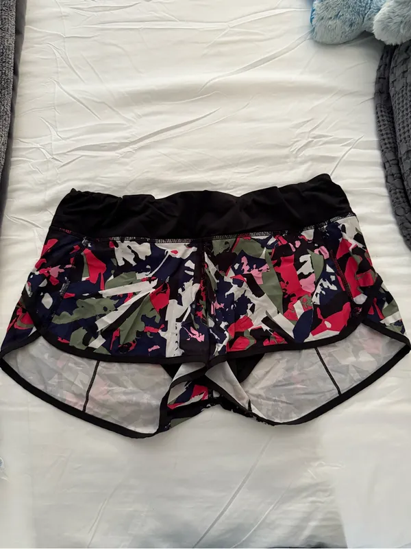 Lululemon Speed Up Shorts Size 8 - Image 4