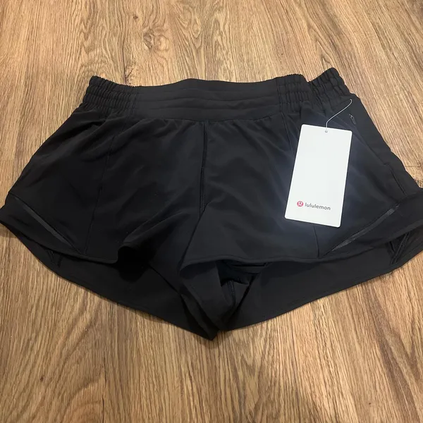 Lululemon Hotty Hot Short 2.5” Lined NWT size 2 - Image 4