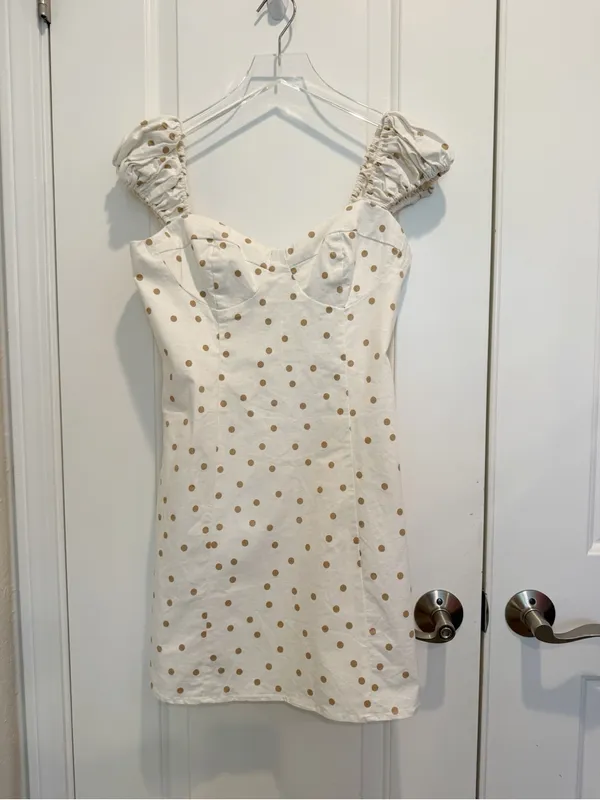 LPA Fit and Flare Mini Dress in White and Tan Polka Dots size Medium - Image 4