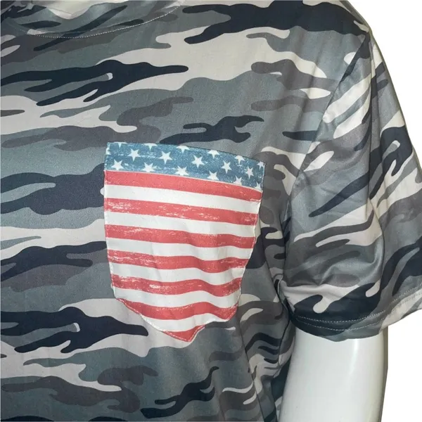 Camouflage tee with American flag breast pocket Size XL - Image 2