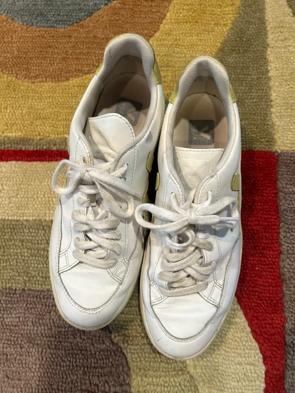 VEJA V-12 Leather White Liquor Green Sneakers Low Tops Women’s Size US 9 - Image 2
