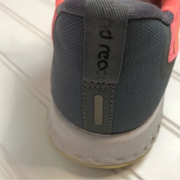 Nike React legend running shoes in pink and gray size nine - Image 9