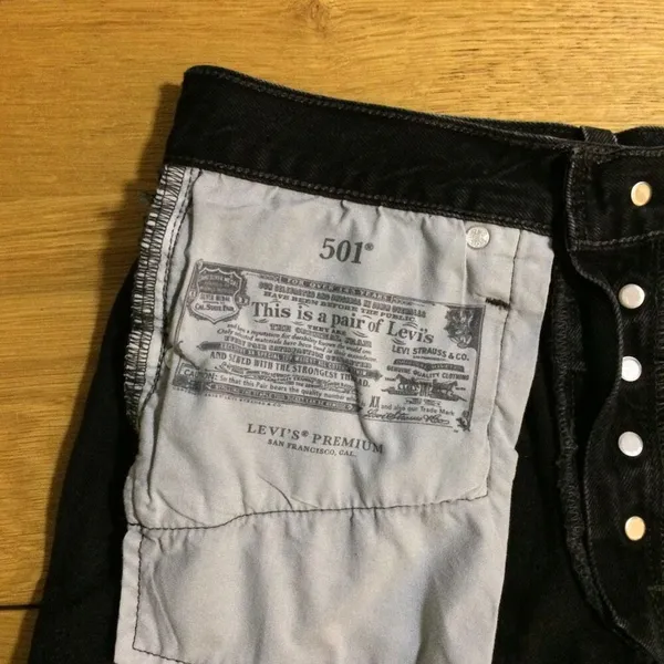 Levi’s 501 raw hem black buttonfly shorts 27 - Image 4