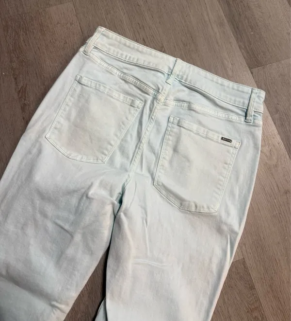 White House black market skinny crop jeans - Image 3