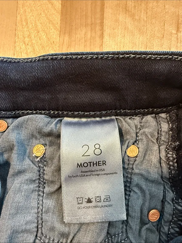 MOTHER The Weekender Fray in Chip On My Shoulder Dark Wash MidRise Flare Jean 28 - Image 12