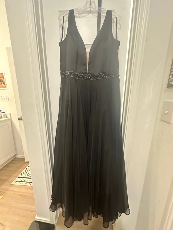 Sherri Hill Black Evening Gown with Embellished Waist - Image 2