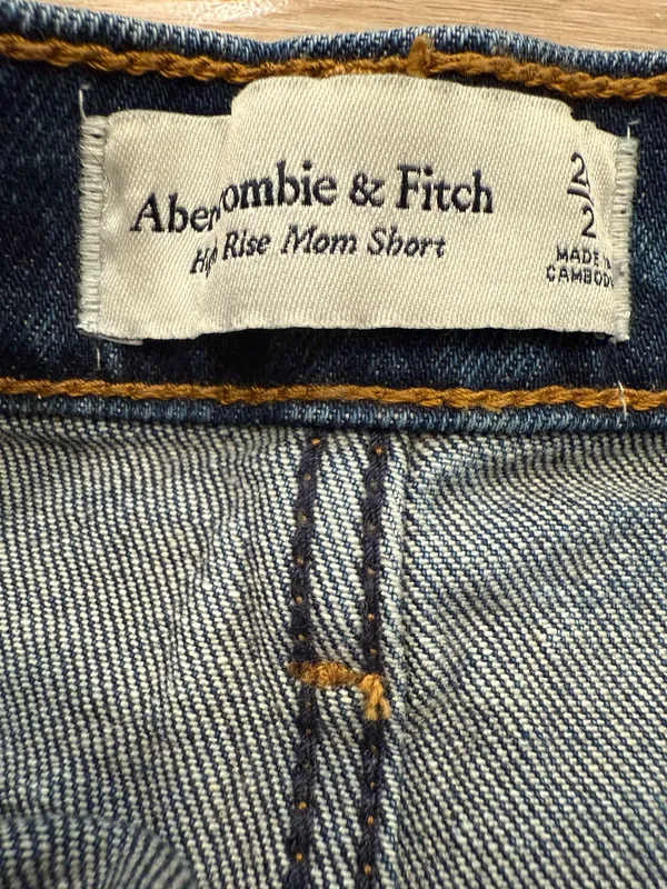 Abercrombie & Fitch High Rise Mom Shorts Size 2/26 - Image 2