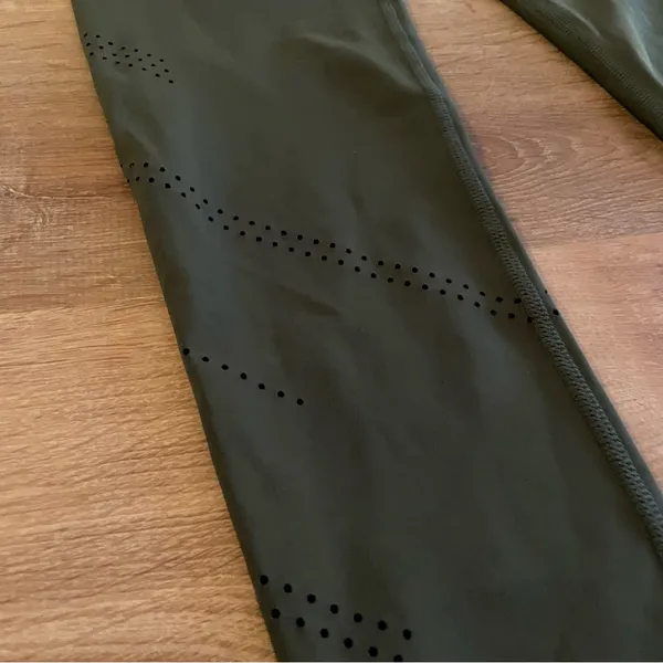 NWT: Barry’s Fit Laser Cut Sprinter Tight in olive green - Image 3