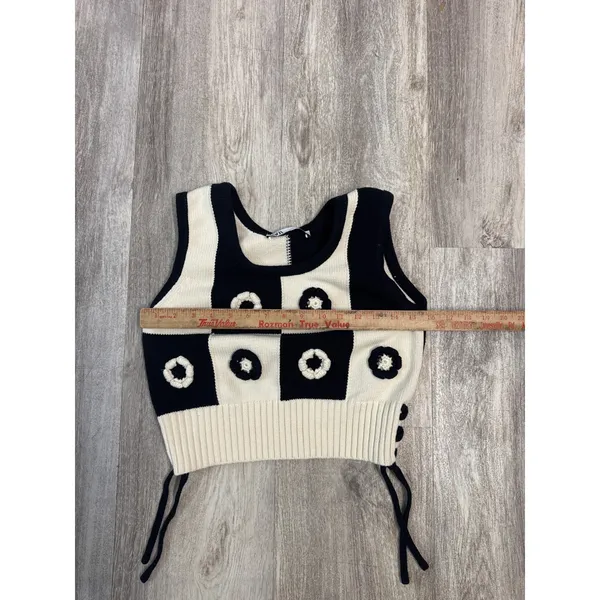 Zara Black Cream Checkered Crochet Flower Cropped Sweater Vest Size Small - Image 8