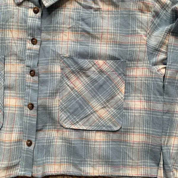 Timing Women's Blue Plaid‎ Flannel Cropped Long Sleeve Button Down Shirt Small - Image 8