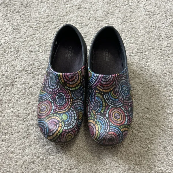 Crocs Neria Pro‎ II Graphic Clogs Black Swirl Slip Resistant Women's Size: 5 - Image 2