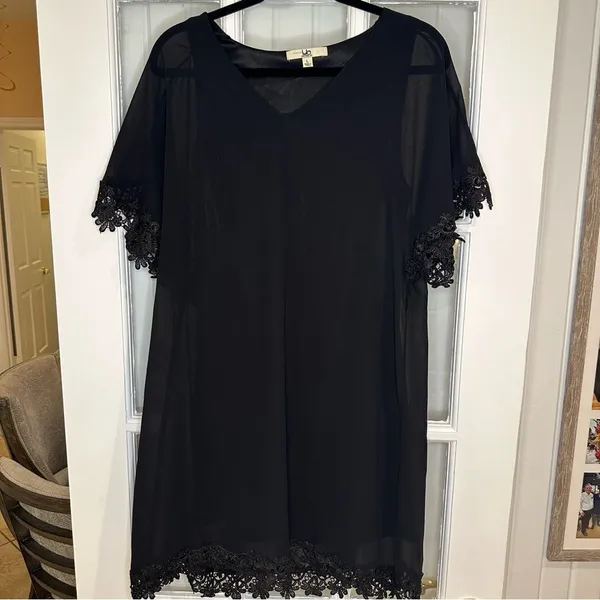 Ya Los Angeles Black Floral Crochet Trim Short Sleeve Dress Size Large - Image 2