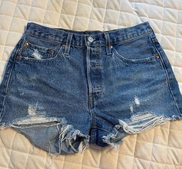 Levi’s Shorts 501 Denim Women’s size large - Image 2