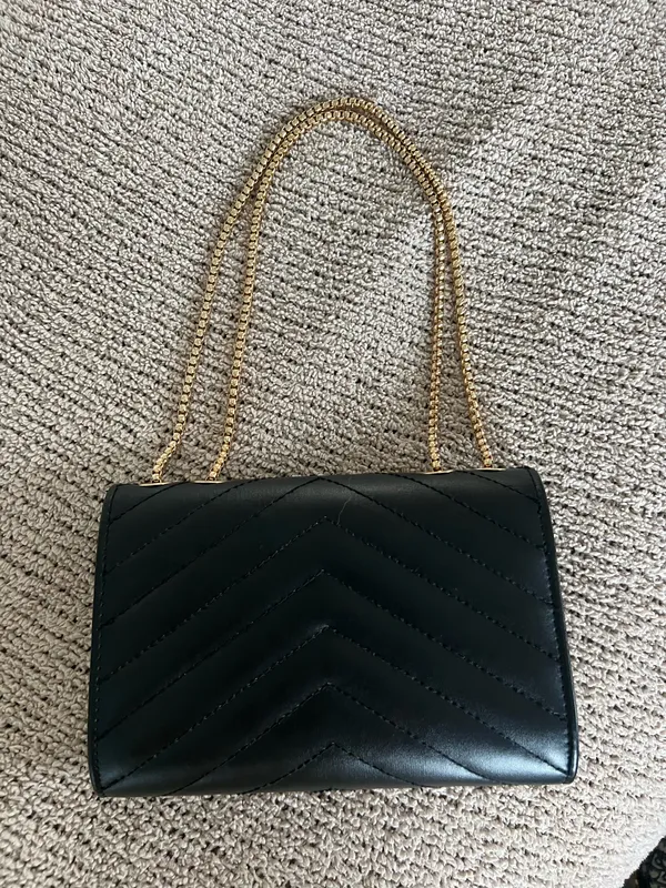 Amazon Black quilted leather crossbody bag with gold chain strap #glamour #minimalist #leather - Image 3